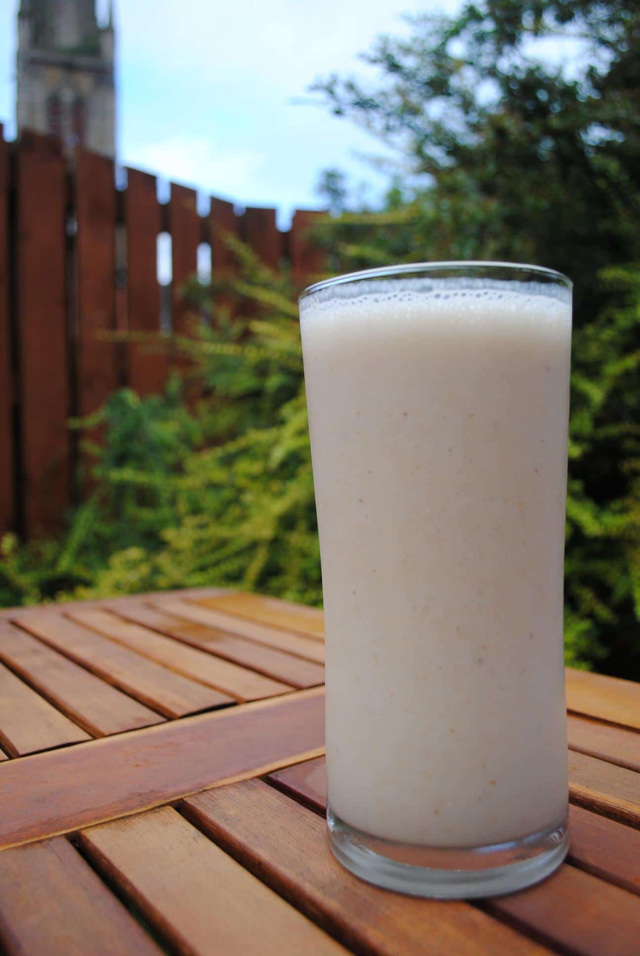 banana-oat-smoothie-hungry-healthy-happy