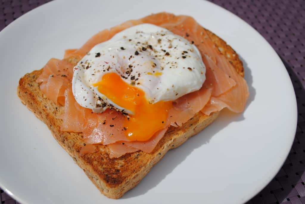 How To Make A Perfect Poached Egg Hungry Healthy Happy