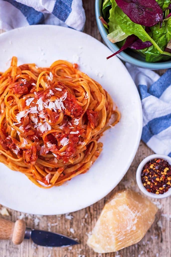 Easy Tomato Pasta Sauce - Hungry Healthy Happy