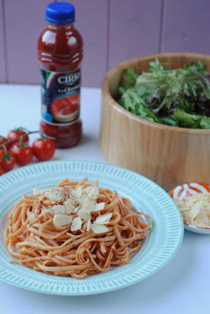 Easy Tomato Pasta Sauce - Hungry Healthy Happy