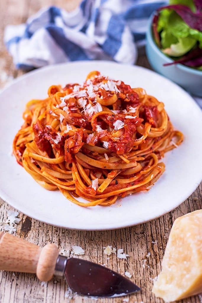 Easy Tomato Pasta Sauce - Hungry Healthy Happy