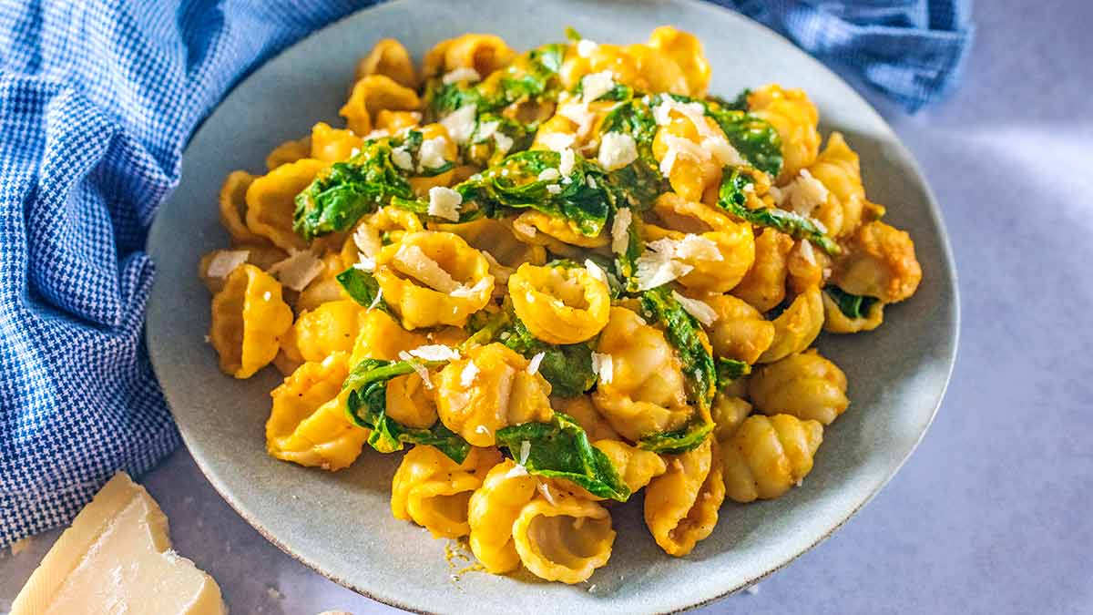 Creamy Butternut Squash Pasta - Sugar & Garlic