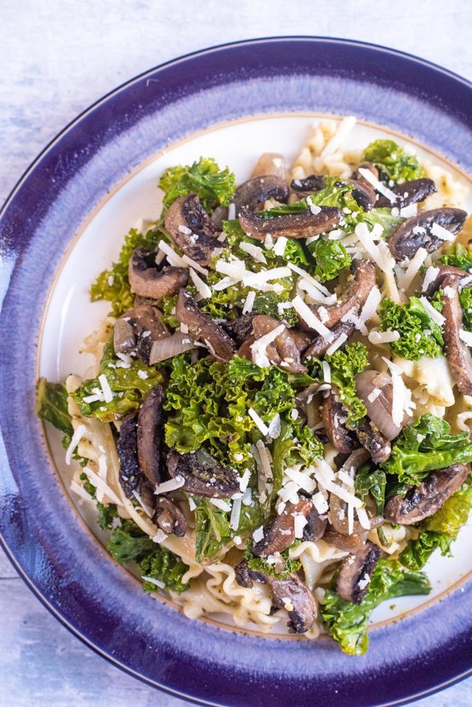 Mushroom and Kale Pesto Pasta - Hungry Healthy Happy