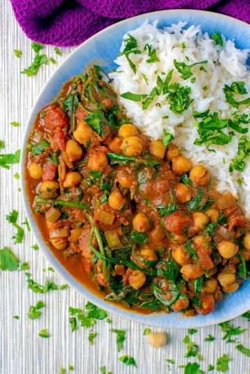 10 Minute Chickpea and Spinach Curry - Hungry Healthy Happy