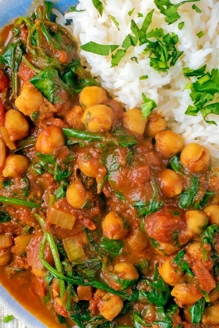 10 Minute Chickpea and Spinach Curry - Hungry Healthy Happy