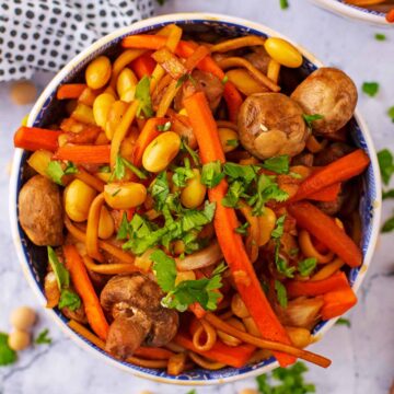 Air Fryer Chinese Noodles and vegetables in a bowl.