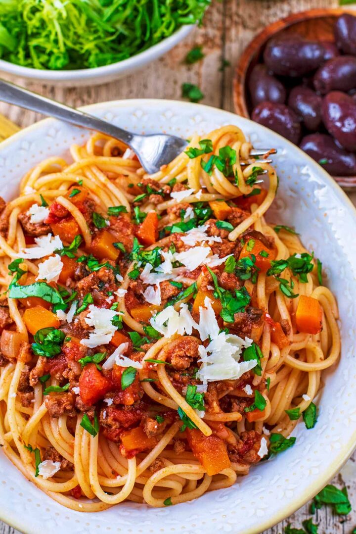 Slow Cooker Bolognese - Hungry Healthy Happy