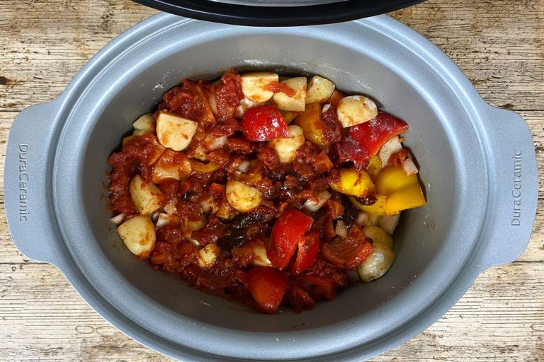 Slow Cooker Beef Goulash - Hungry Healthy Happy