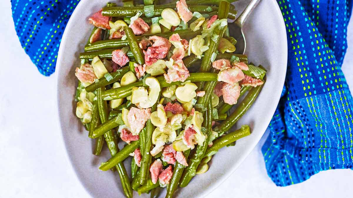 https://hungryhealthyhappy.com/wp-content/uploads/2020/12/slow-cooker-green-beans-social.jpg