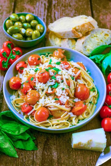 Cherry Tomato Pasta - Hungry Healthy Happy