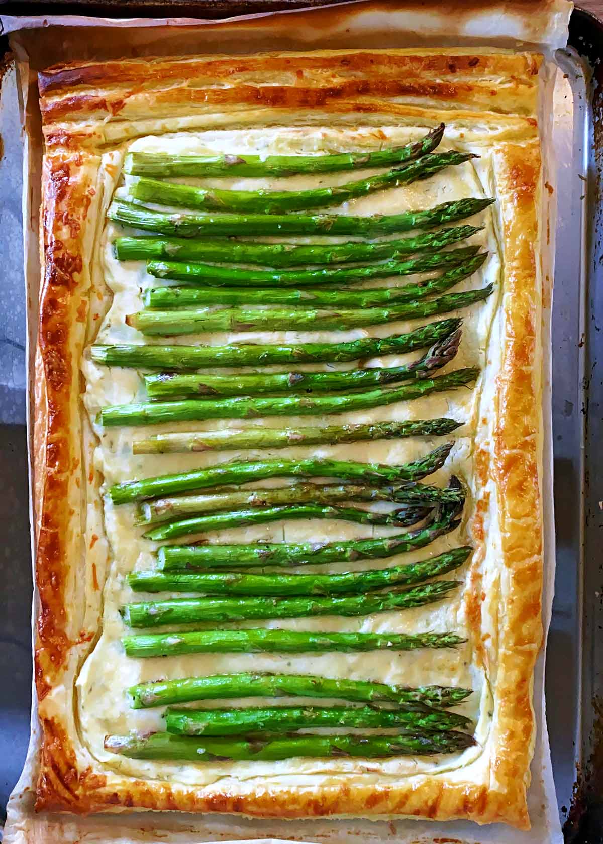 The cooked tart on a baking tray.