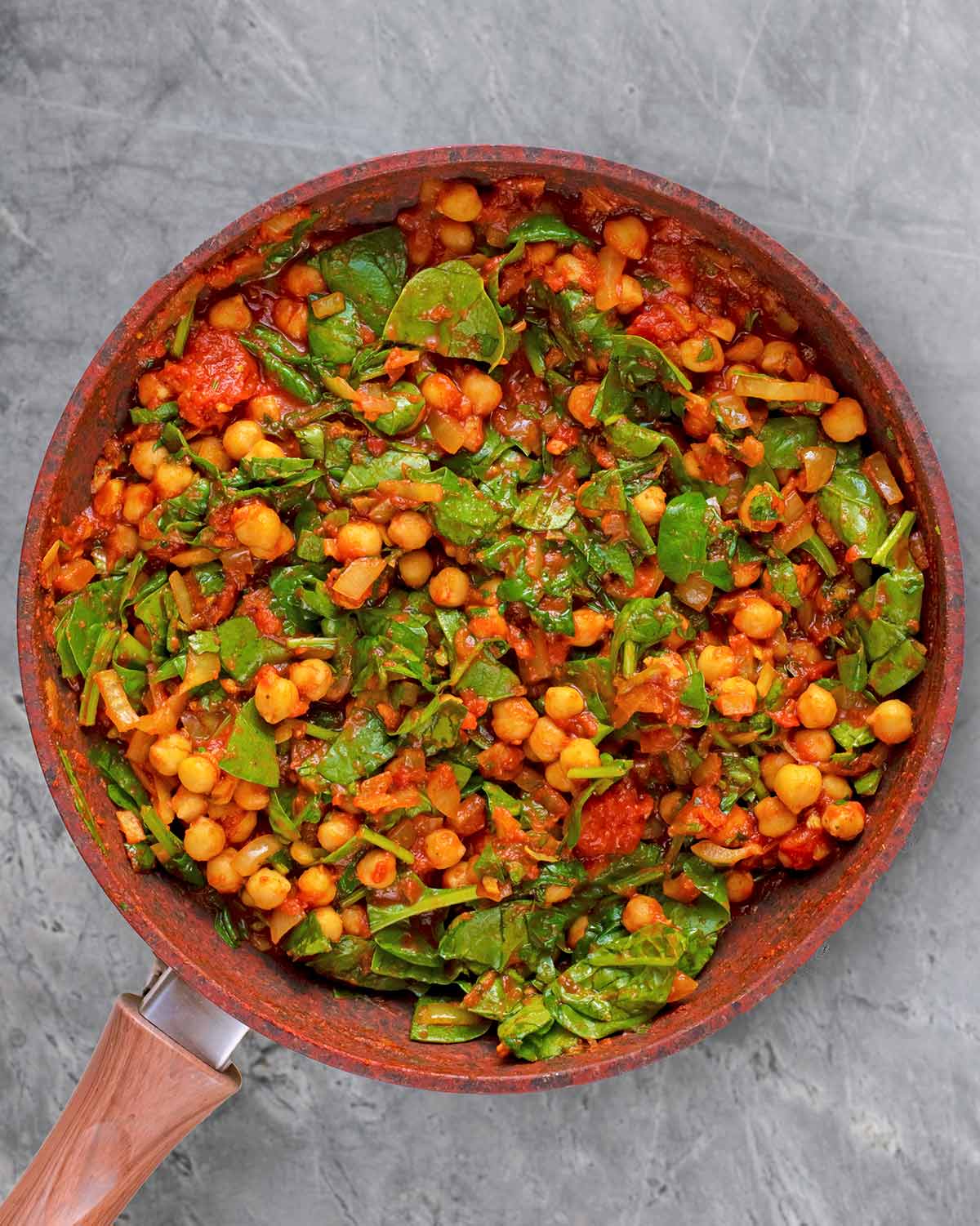 Cooked chickpea spinach curry in the pan.