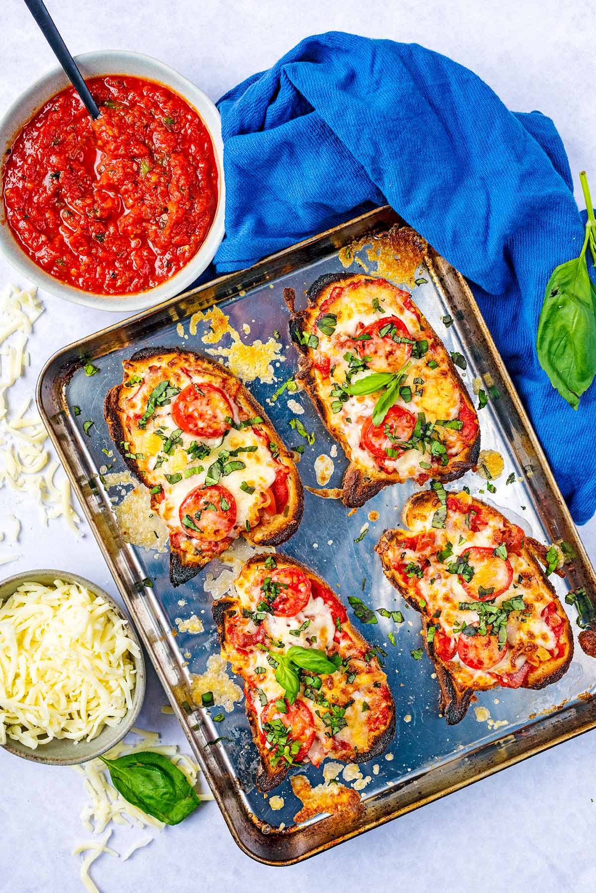 https://hungryhealthyhappy.com/wp-content/uploads/2021/08/Easy-Pizza-Toast-finished-1.jpg