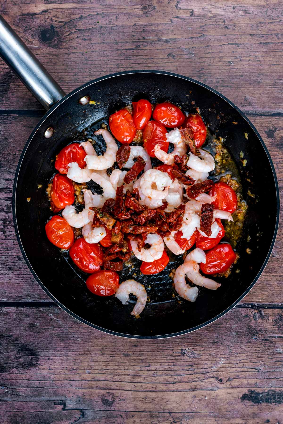 Prawns and sun-dried tomatoes added to the frying pan.