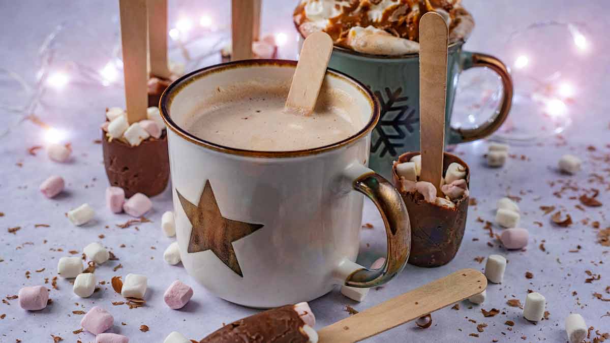 https://hungryhealthyhappy.com/wp-content/uploads/2021/11/Easy-Hot-Chocolate-Spoons-social.jpg