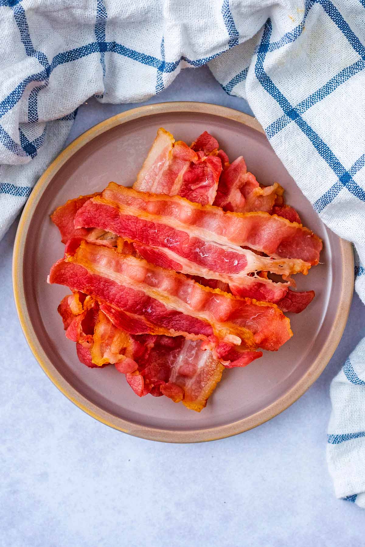 How to Microwave Bacon - Hungry Healthy Happy