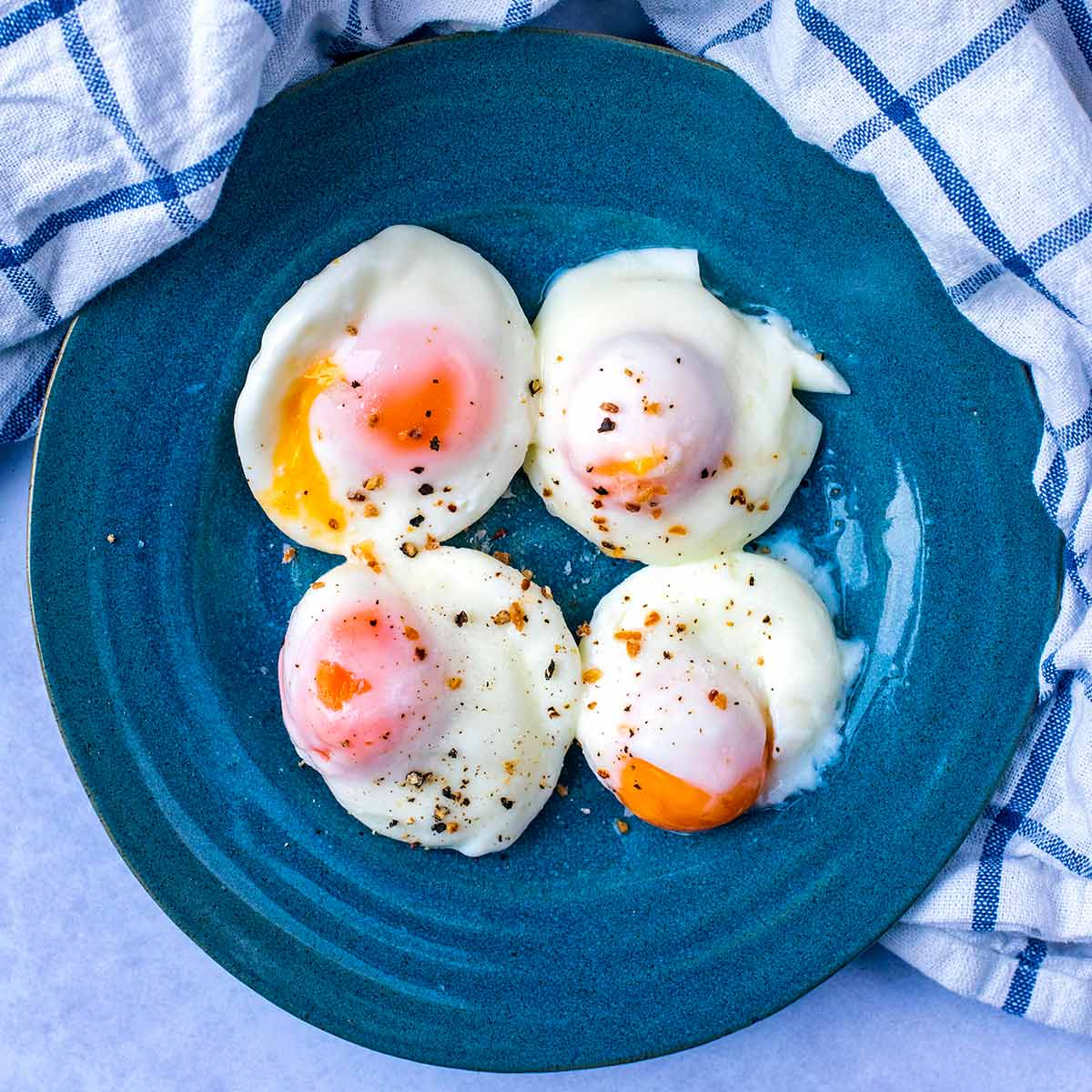 Microwave Poached Eggs - Hungry Healthy Happy