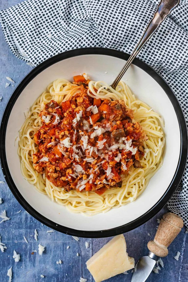 Easy Turkey Bolognese - Hungry Healthy Happy