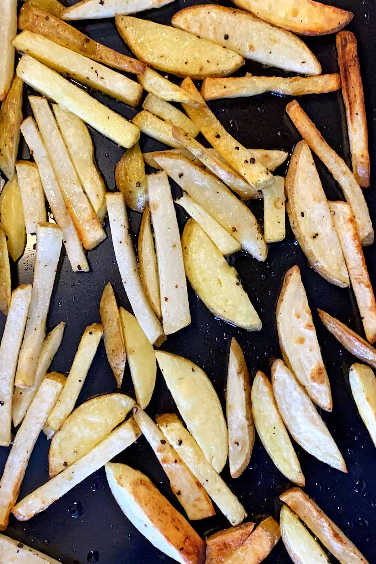 Cooked chips on the baking tray.