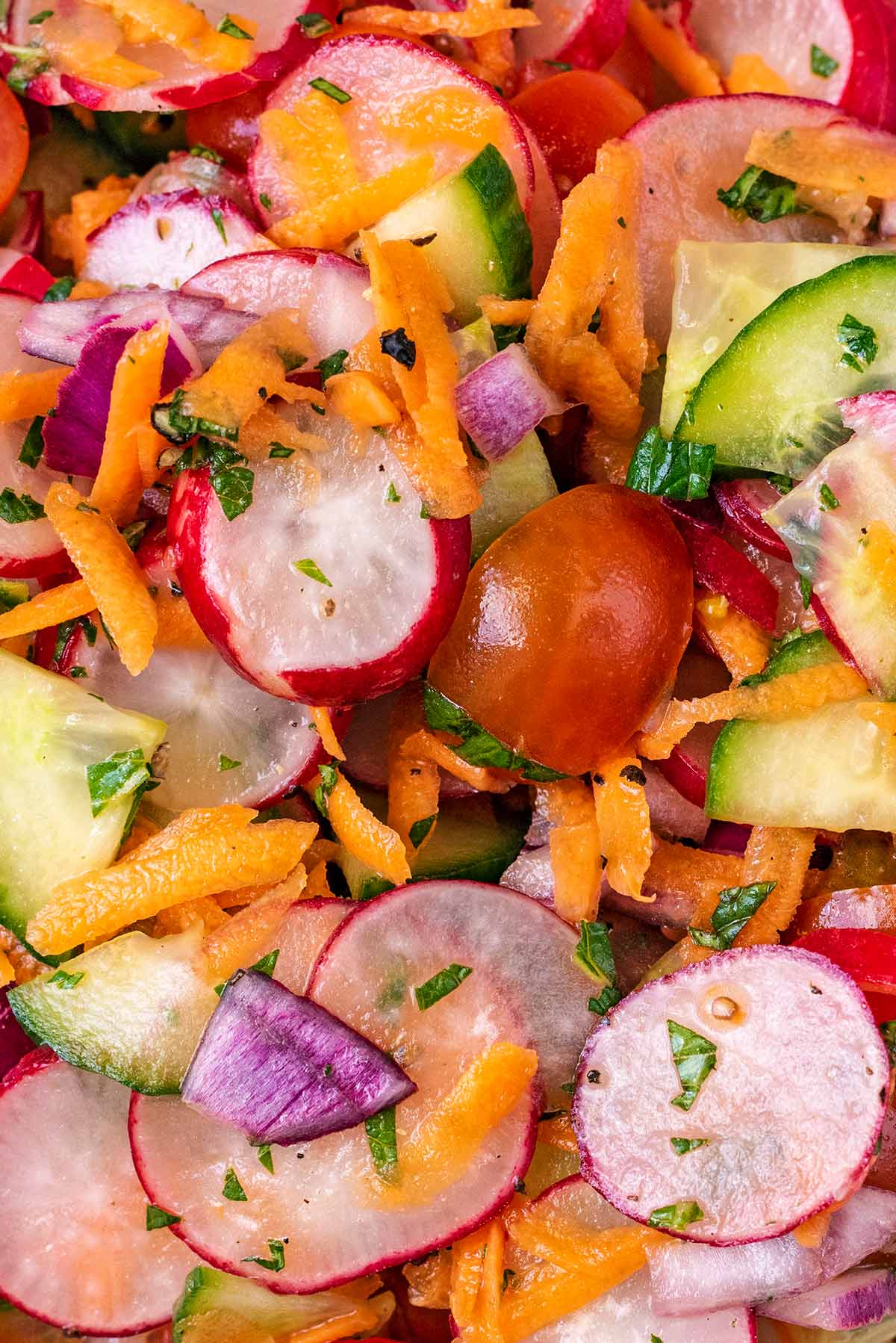 Sliced radishes, chopped cucumber, tomatoes and grated carrot all mixed together.