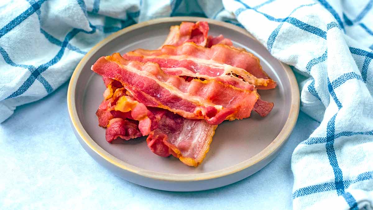 Microwave Bacon Recipe (Fast & Easy)