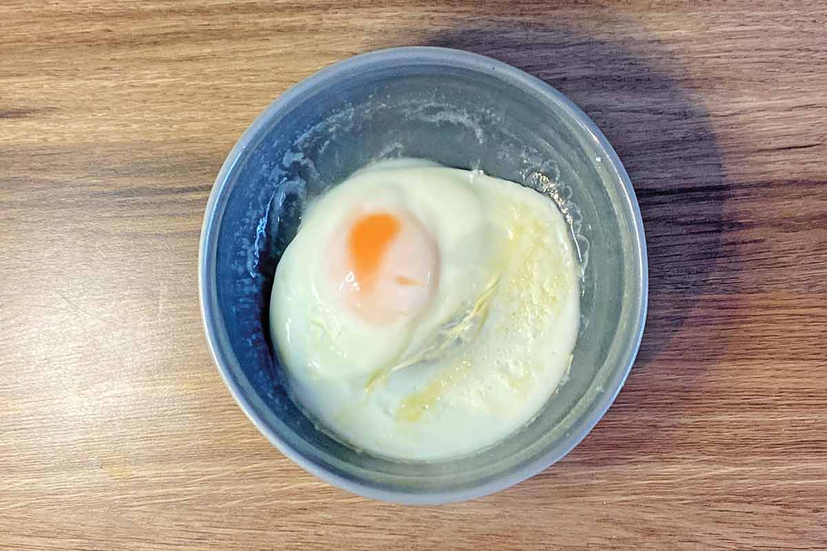 A cook egg in a round bowl.