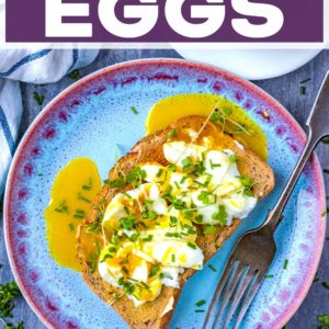 Smashed eggs on toast with a text title overlay.