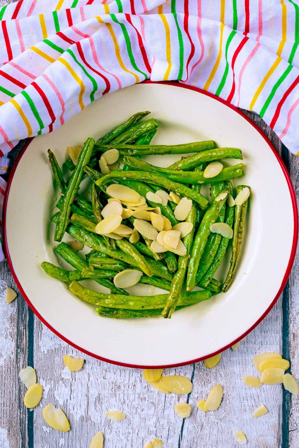 Easy Garlic Green Beans - Hungry Healthy Happy