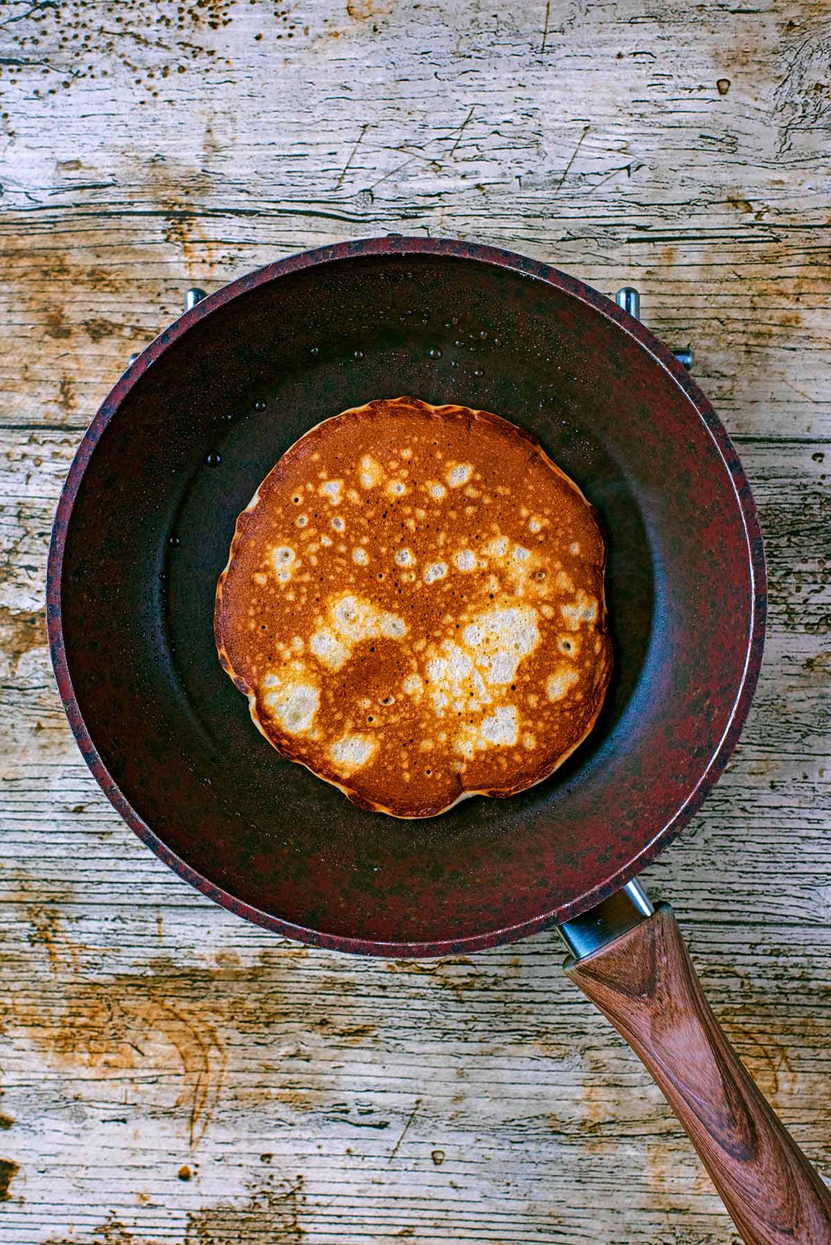 A frying pan with a cooked pancake.