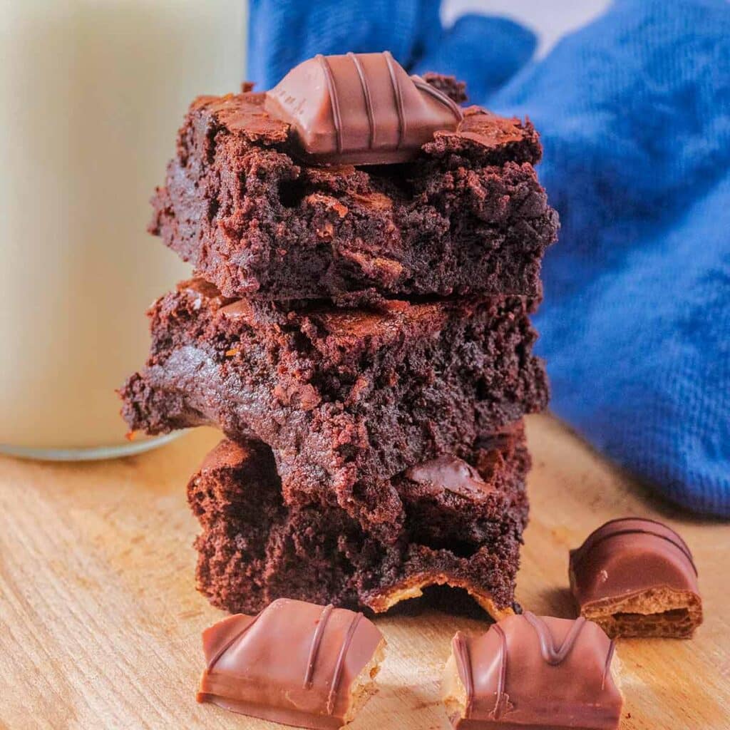 Healthy Greek Yogurt Brownies (67 Calories) - Hungry Healthy Happy