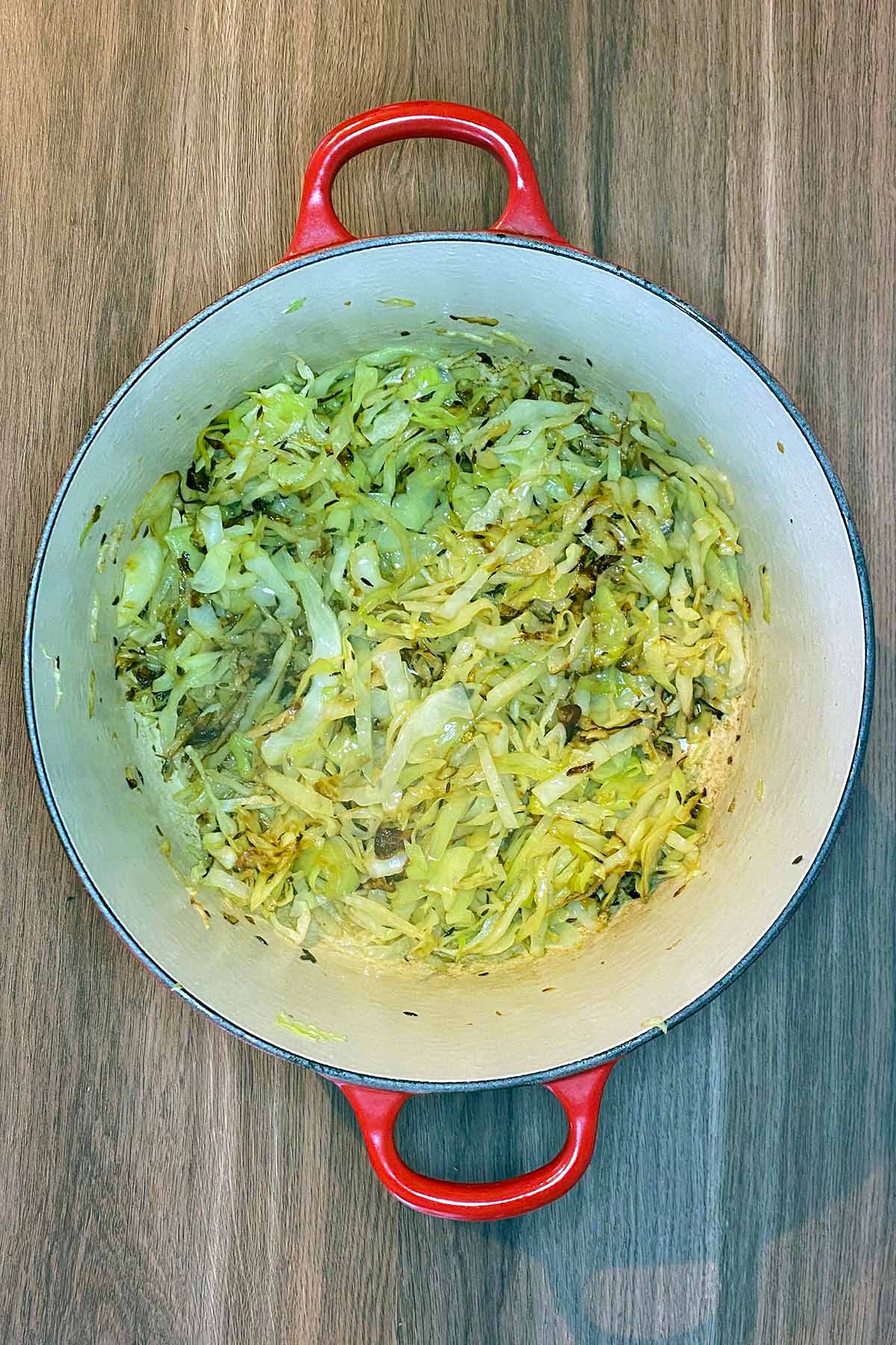 Cooked cabbage in the pan.