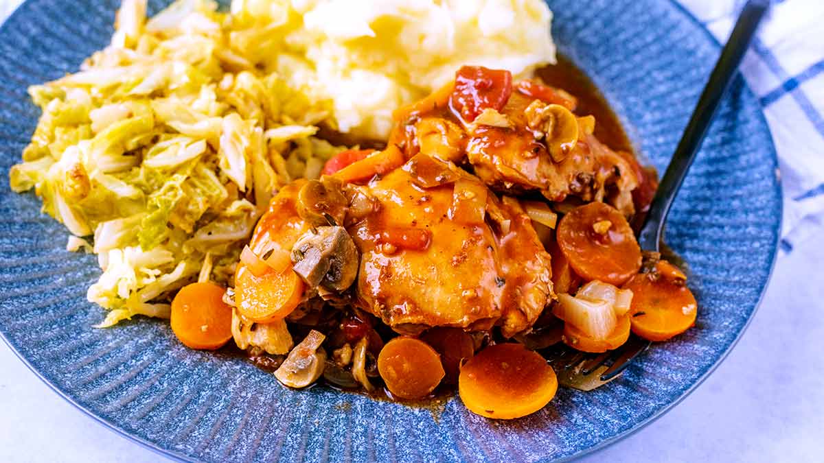 Slow Cooker Chicken Chasseur