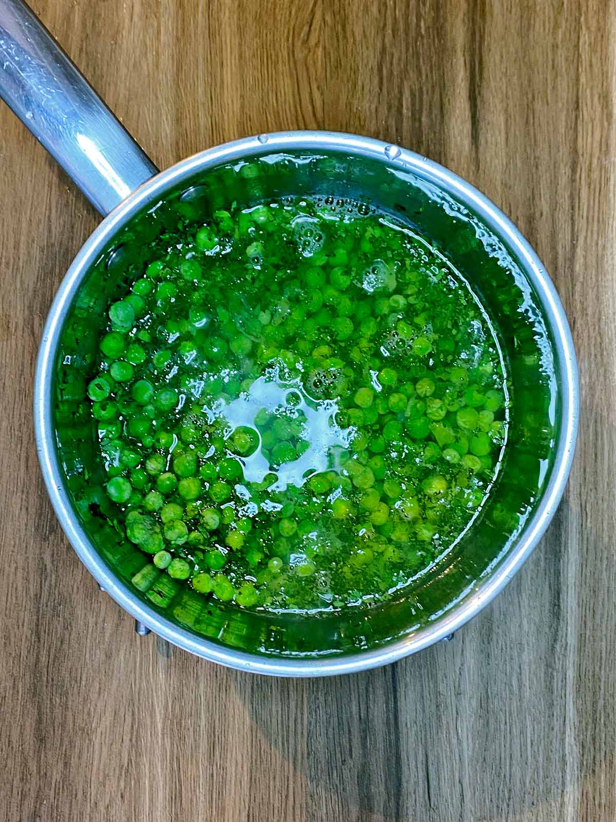 Water added to the pan to cover all the peas.