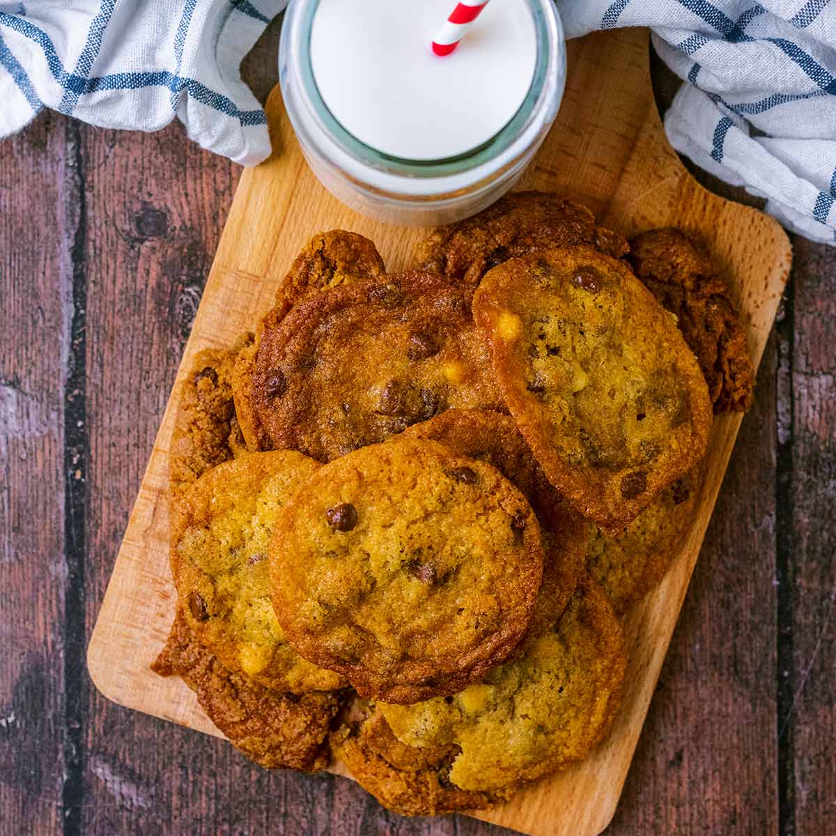 https://hungryhealthyhappy.com/wp-content/uploads/2022/12/air-fryer-cookies-featured.jpg