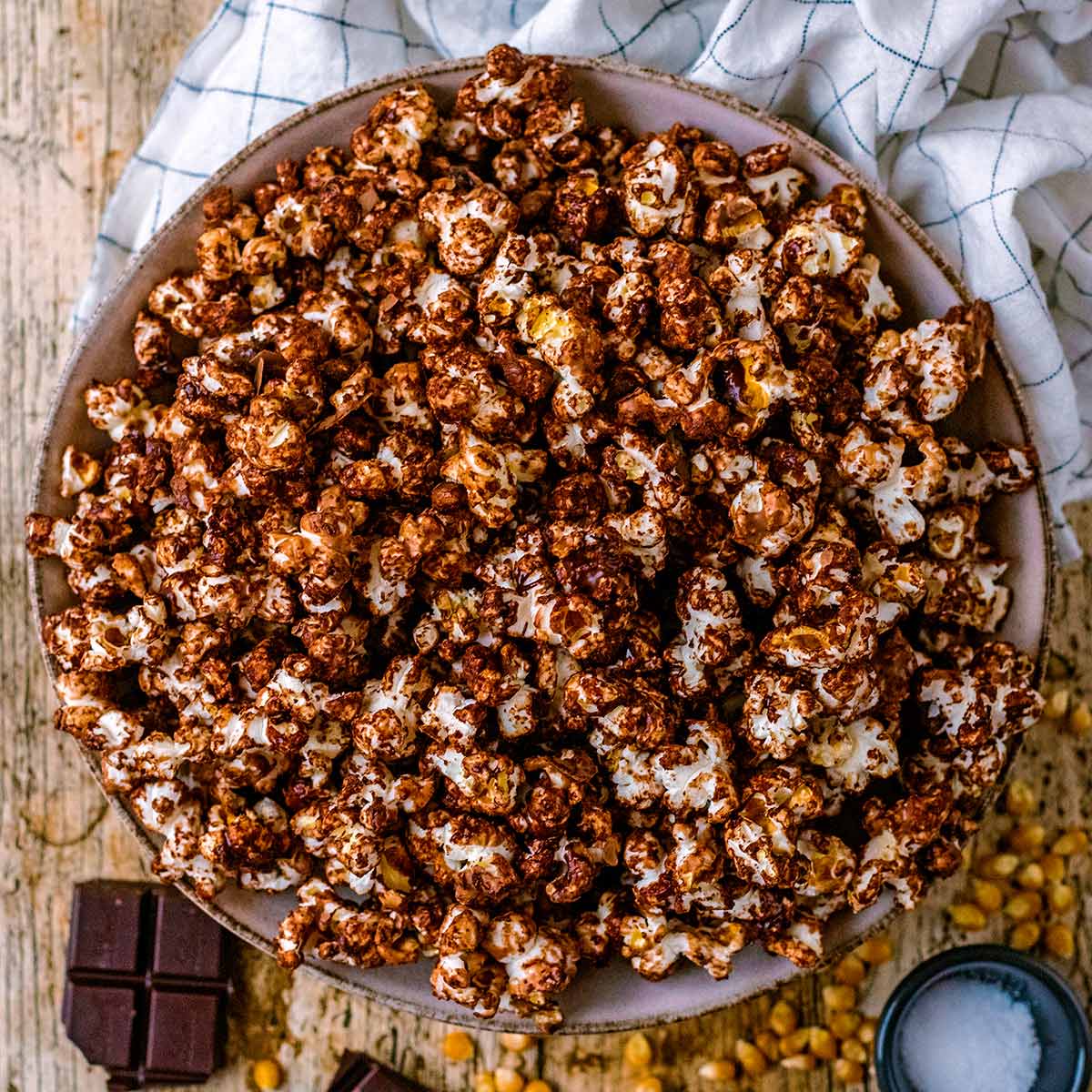 Easy Chocolate Popcorn - Hungry Healthy Happy