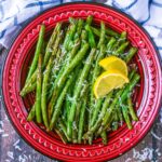 Air fryer green beans in a red bowl.