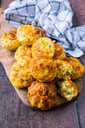 Savoury Muffins with Cheese and Vegetables - Hungry Healthy Happy