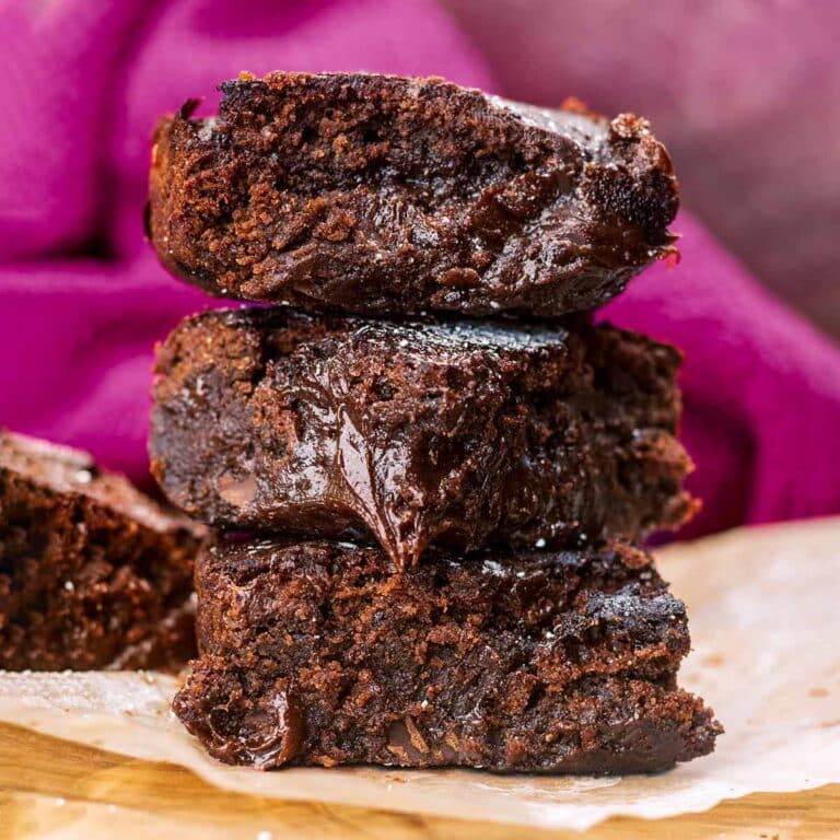 Healthy Greek Yogurt Brownies (67 Calories) - Hungry Healthy Happy