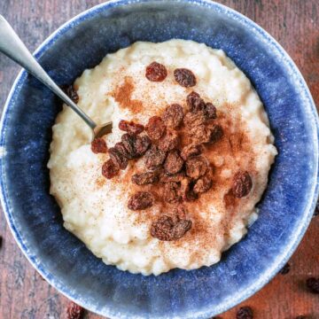 Slow cooker rice pudding topped with raisins and cinnamon.