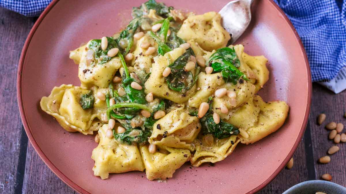 Pesto Tortellini - Hungry Healthy Happy