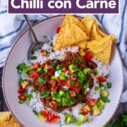 Slow cooker chilli con carne with a text title overlay.