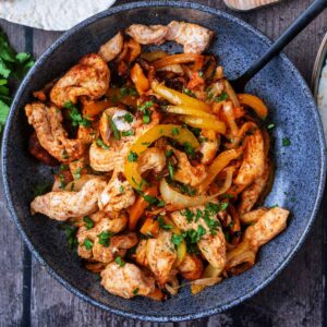 A bowl of air fryer chicken fajitas filling.