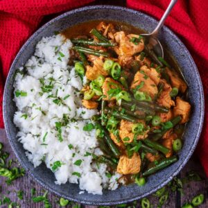 A bowl of Chinese chicken curry and rice.