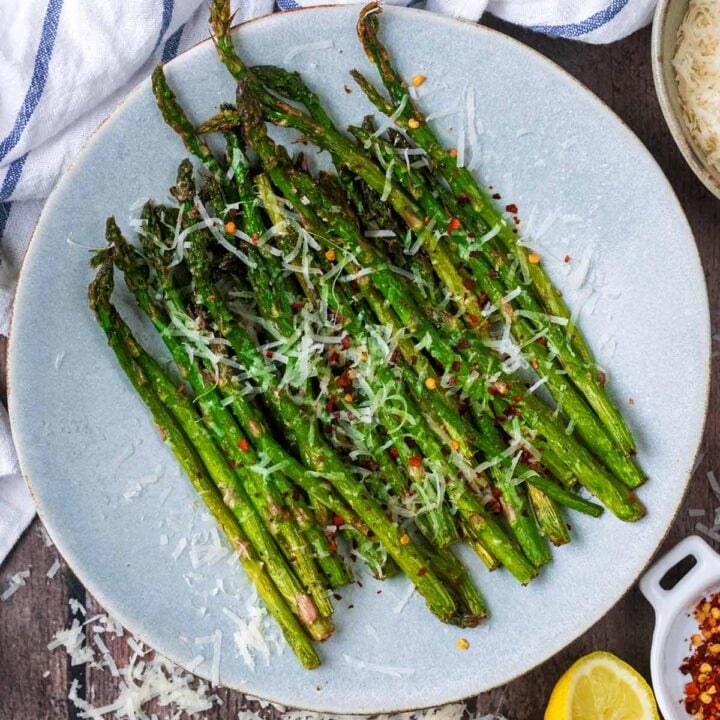 Air Fryer Asparagus on a round grey plate.