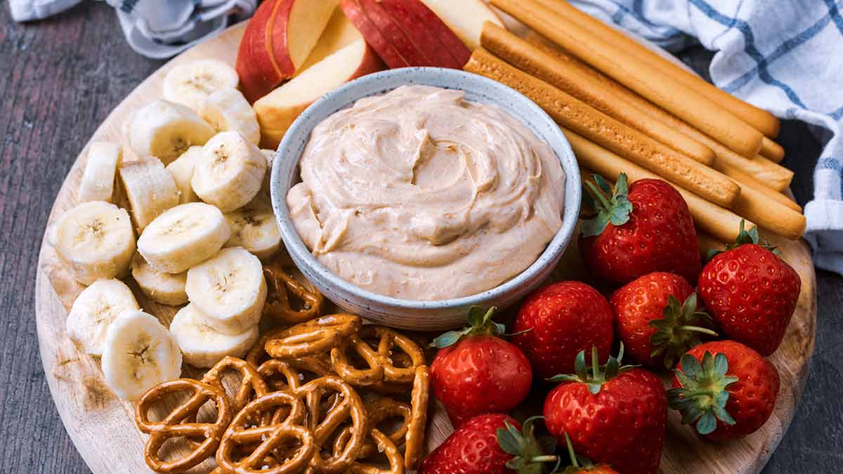 Peanut Butter Yogurt Dip - Hungry Healthy Happy