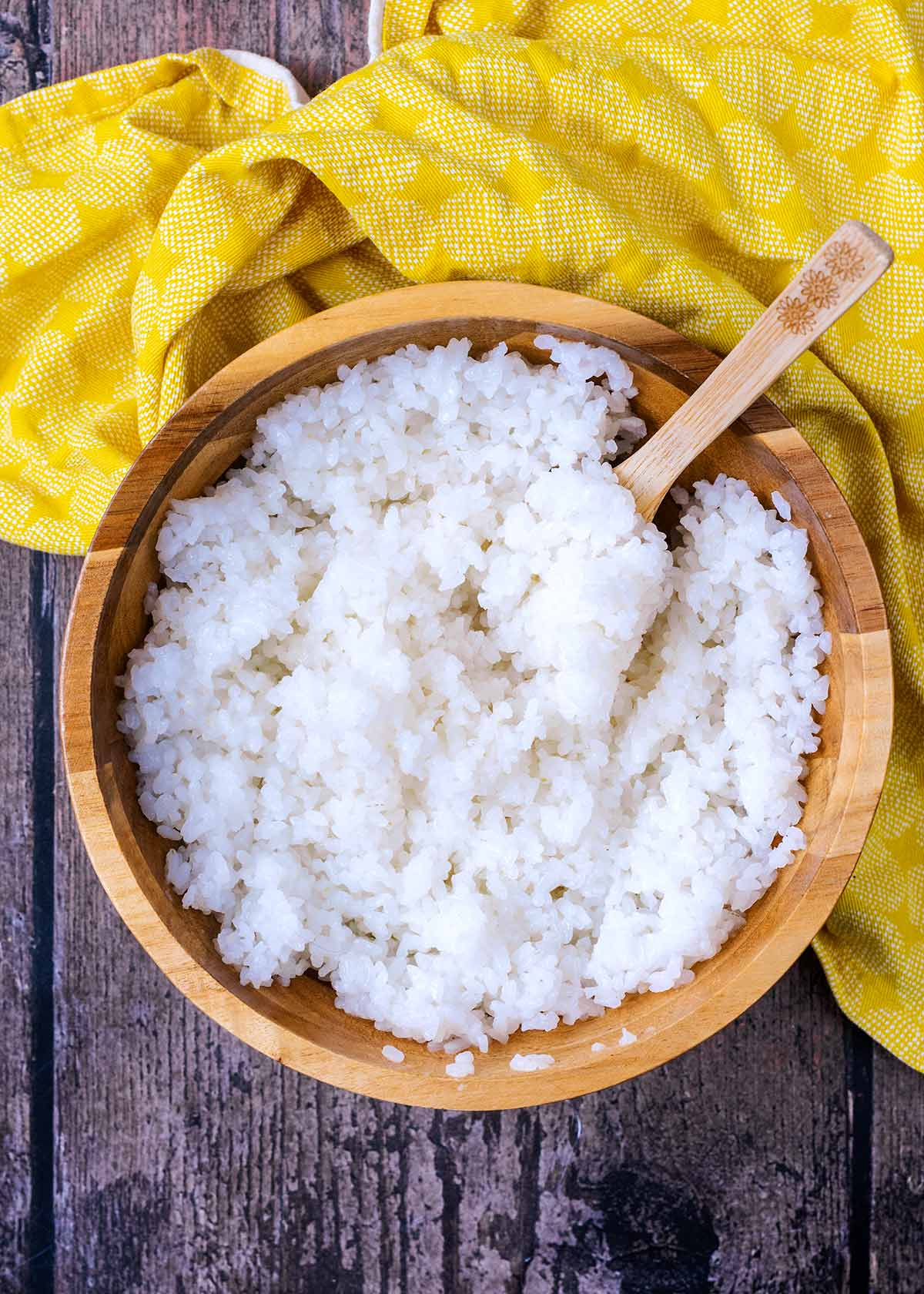 A bowl of sushi rice.