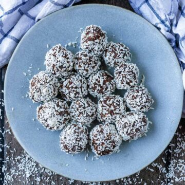 A round grey plate with fifteen protein snowballs on it.