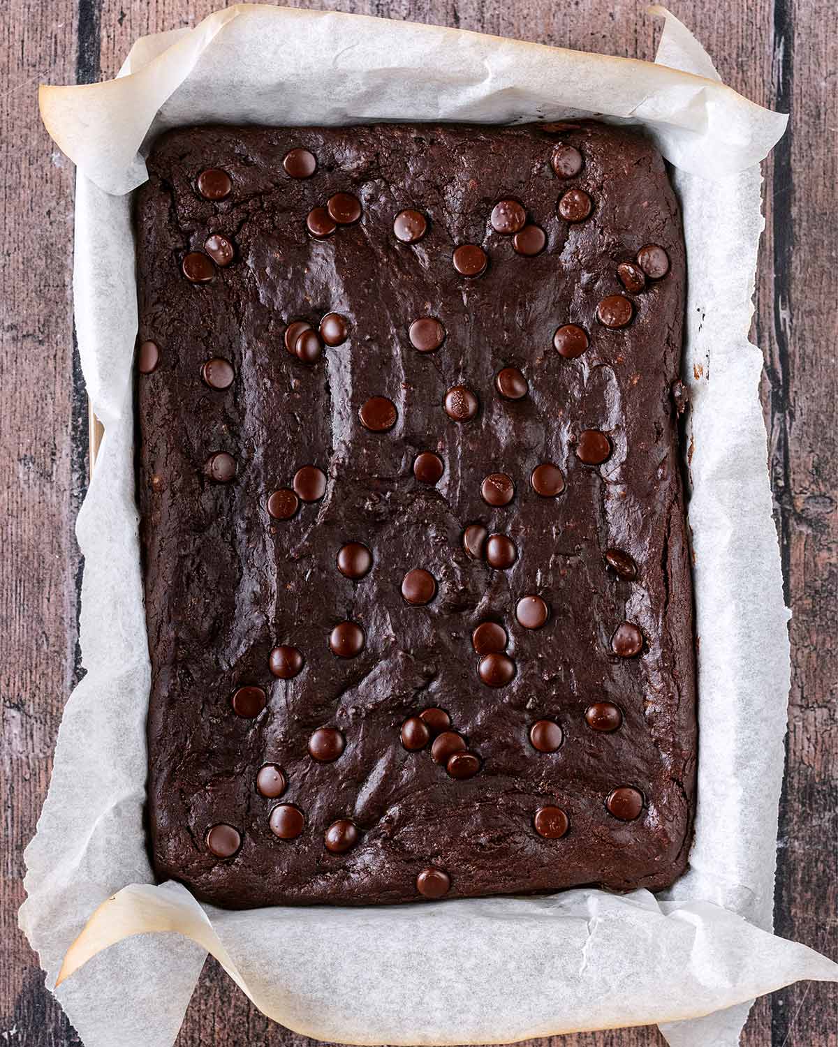 A slab of cooked brownie in a baking tin.