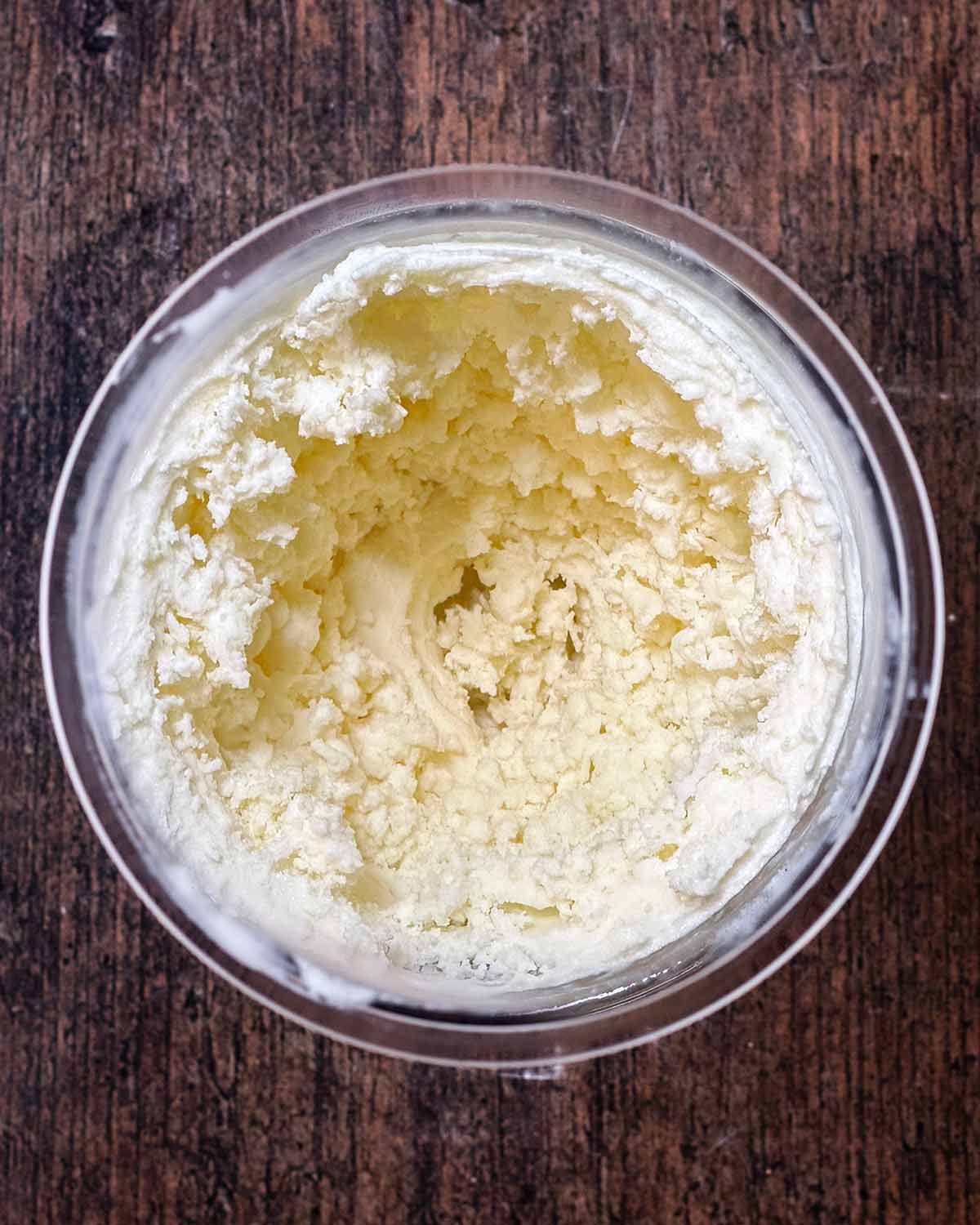 A crumbly lemon ice cream in the pint tub.