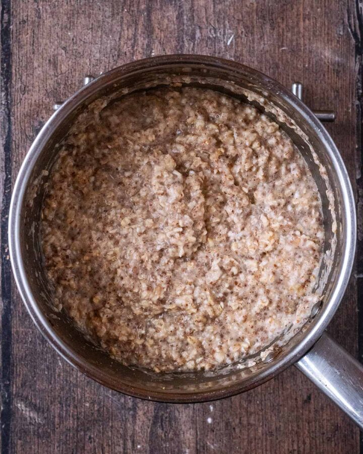 Cooked porridge in the saucepan.